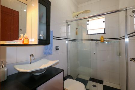 Casa à venda com 300m², 4 quartos e 4 vagasBanheiro