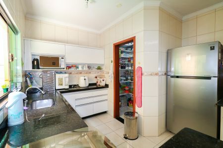 Casa à venda com 300m², 4 quartos e 4 vagasCozinha