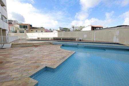 Apartamento à venda com 75m², 2 quartos e 2 vagas Apartamento à venda com 75m², 2 quartos e 2 vagasÁrea comum - Piscina