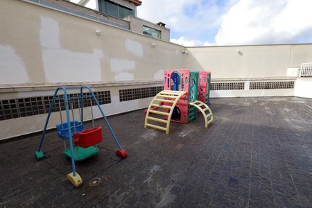 Apartamento à venda com 75m², 2 quartos e 2 vagas Apartamento à venda com 75m², 2 quartos e 2 vagasÁrea comum - Playground