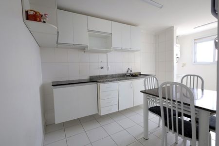 Apartamento à venda com 75m², 2 quartos e 2 vagas Apartamento à venda com 75m², 2 quartos e 2 vagasCozinha