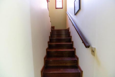 Casa de condomínio à venda com 456m², 6 quartos e 5 vagas Casa de condomínio à venda com 456m², 6 quartos e 5 vagasCasa 2 Escada