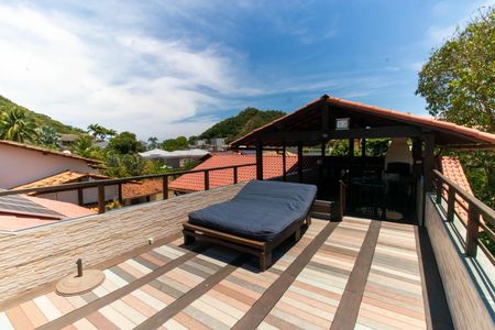 Casa de condomínio à venda com 456m², 6 quartos e 5 vagas Casa de condomínio à venda com 456m², 6 quartos e 5 vagasTerraço