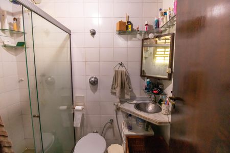 Casa de condomínio à venda com 456m², 6 quartos e 5 vagas Casa de condomínio à venda com 456m², 6 quartos e 5 vagasBanheiro da Suíte 1