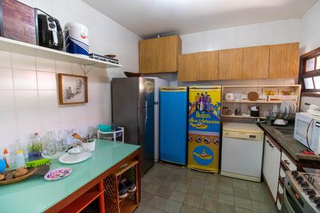 Casa de condomínio à venda com 456m², 6 quartos e 5 vagas Casa de condomínio à venda com 456m², 6 quartos e 5 vagasCasa 2 Cozinha