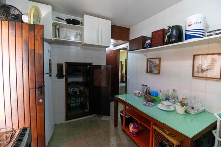 Casa de condomínio à venda com 456m², 6 quartos e 5 vagas Casa de condomínio à venda com 456m², 6 quartos e 5 vagasCasa 2 Cozinha