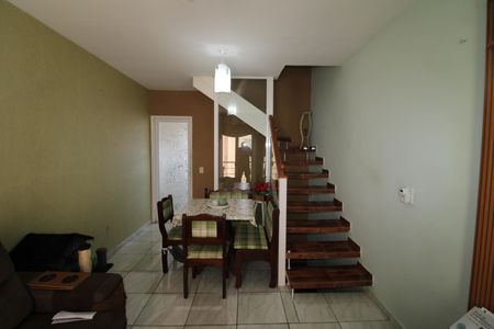 Casa de condomínio à venda com 90m², 2 quartos e 2 vagasSala