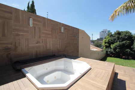 Casa à venda com 370m², 5 quartos e 8 vagasÁrea Externa