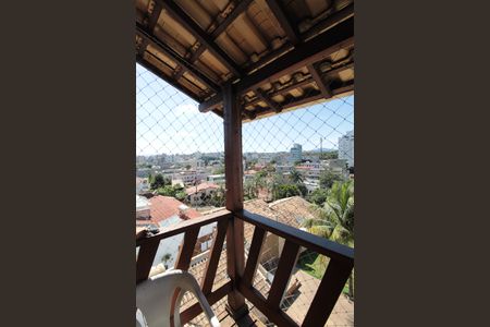 Casa à venda com 370m², 5 quartos e 8 vagasVista do quarto 2