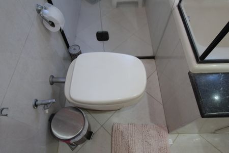 Casa à venda com 370m², 5 quartos e 8 vagasBanheiro do Quarto 1