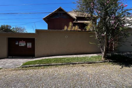 Casa à venda com 370m², 5 quartos e 8 vagas Casa à venda com 370m², 5 quartos e 8 vagasFachada - Placa