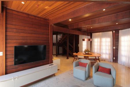 Casa à venda com 370m², 5 quartos e 8 vagasSala