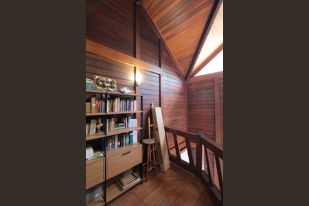 Casa à venda com 370m², 5 quartos e 8 vagasEscritório