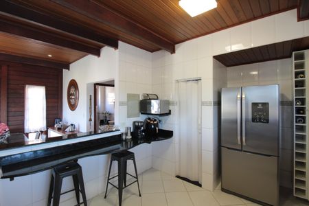 Casa à venda com 370m², 5 quartos e 8 vagasCozinha