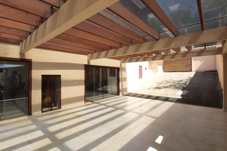 Casa à venda com 370m², 5 quartos e 8 vagasGaragem