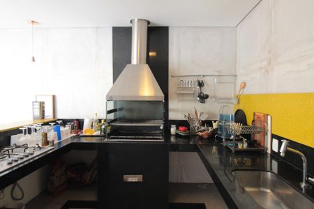 Casa à venda com 370m², 5 quartos e 8 vagasCozinha 2