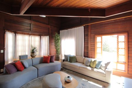 Casa à venda com 370m², 5 quartos e 8 vagasSala