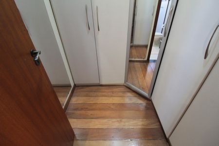 Casa à venda com 370m², 5 quartos e 8 vagasCloset do quarto 1