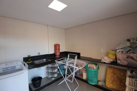 Casa à venda com 370m², 5 quartos e 8 vagasÁrea de Serviço