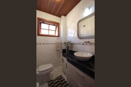 Casa à venda com 370m², 5 quartos e 8 vagasLavabo