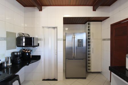 Casa à venda com 370m², 5 quartos e 8 vagasCozinha