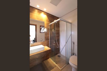 Casa à venda com 370m², 5 quartos e 8 vagasBanheiro