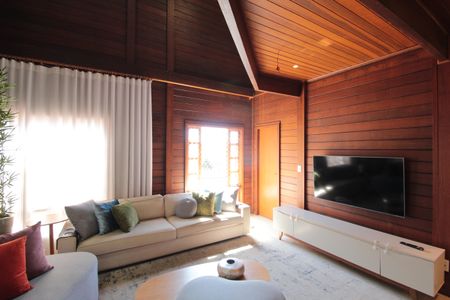 Casa à venda com 370m², 5 quartos e 8 vagasSala