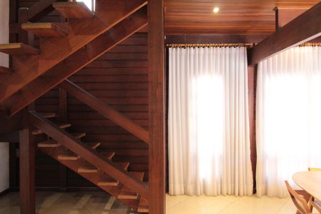 Casa à venda com 370m², 5 quartos e 8 vagasSala