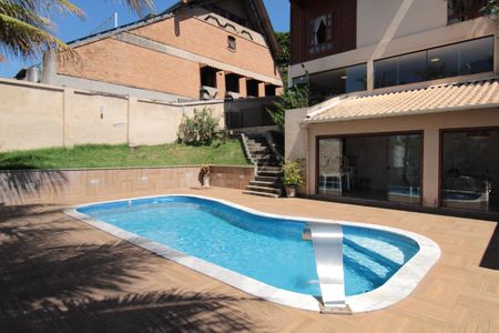 Casa à venda com 370m², 5 quartos e 8 vagasPiscina