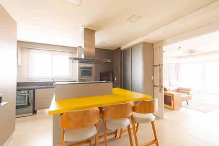 Apartamento à venda com 153m², 2 quartos e 2 vagasCozinha