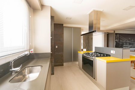 Apartamento à venda com 153m², 2 quartos e 2 vagasCozinha