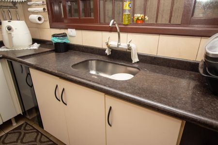 Casa à venda com 180m², 2 quartos e 2 vagasCozinha - Torneira