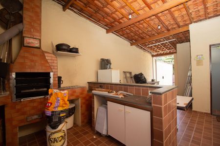 Casa à venda com 180m², 2 quartos e 2 vagasChurrasqueira