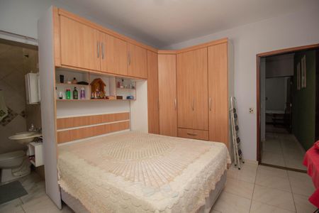 Casa à venda com 180m², 2 quartos e 2 vagasQuarto 1 - Suíte 1