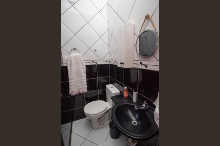 Casa à venda com 180m², 2 quartos e 2 vagasBanheiro da Suíte 2