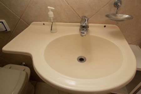 Casa à venda com 180m², 2 quartos e 2 vagasBanheiro da Suíte 1