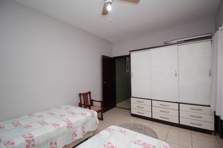 Casa à venda com 180m², 2 quartos e 2 vagasQuarto 2