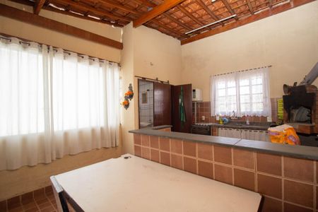 Casa à venda com 180m², 2 quartos e 2 vagasChurrasqueira