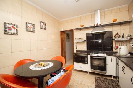 Casa à venda com 180m², 2 quartos e 2 vagasCozinha