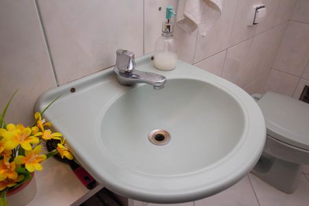 Casa à venda com 180m², 2 quartos e 2 vagasLavabo