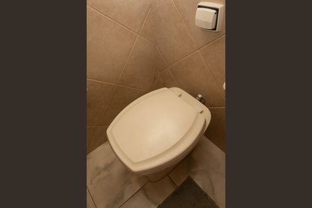 Casa à venda com 180m², 2 quartos e 2 vagasBanheiro da Suíte 1