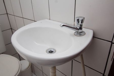 Casa à venda com 180m², 2 quartos e 2 vagasBanheiro de Serviço