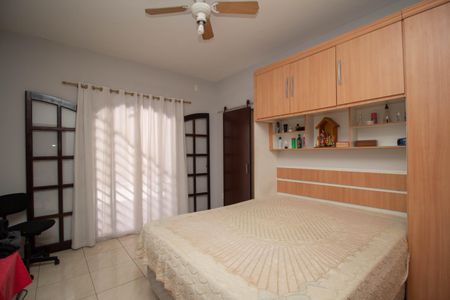 Casa à venda com 180m², 2 quartos e 2 vagasQuarto 1 - Suíte 1