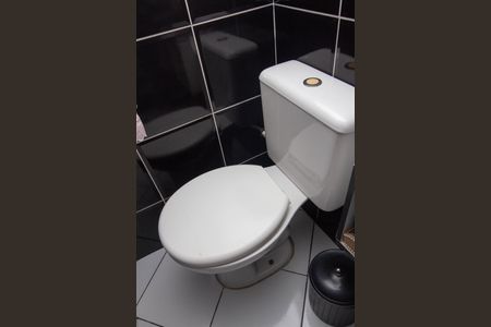 Casa à venda com 180m², 2 quartos e 2 vagasBanheiro da Suíte 2