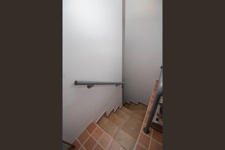 Casa à venda com 180m², 2 quartos e 2 vagasEscada