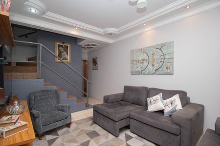 Casa à venda com 180m², 2 quartos e 2 vagasSala