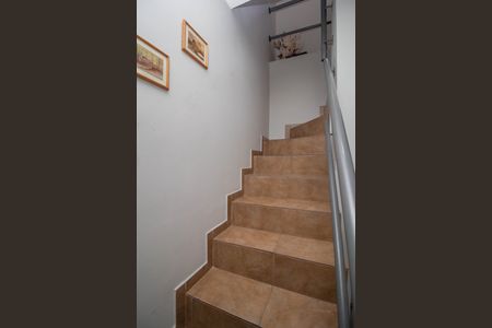 Casa à venda com 180m², 2 quartos e 2 vagasEscada