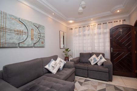 Casa à venda com 180m², 2 quartos e 2 vagasSala