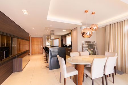 Apartamento à venda com 199m², 3 quartos e 2 vagas Apartamento à venda com 199m², 3 quartos e 2 vagasSala