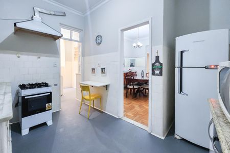 Apartamento para alugar com 128m², 3 quartos e 1 vagaCozinha 